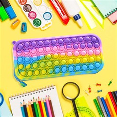 Vilka är de saker du kan lägga i ett silikonpennfodral?